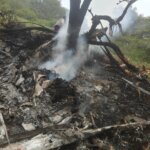 केदारनाथ धाम से हेलीकॉप्टर वापस आते हुए हुआ क्रैश , वही हेलीकॉप्टर सेवा पर फिलहाल के लिए लगाई गई रोक हेलीकॉप्टर में सात लोग थे सवार