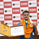 एसजीआरआर विश्वविद्यालय के योग छात्र उत्तम अग्रहरि ने ताड़ासन का बनाया राष्ट्रीय रिकार्ड  3 घण्टे 3 मिनट ताड़ासन की एक ही मुद्रा में लगातार खड़े रहकर हासिल की यह उपलब्धि