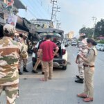 *एसएसपी देहरादून के निर्देशों पर सम्पूर्ण जनपद में दून पुलिस द्वारा लगातार चलाया जा रहा सघन चेकिंग अभियान*  *जनपद की सीमाओं व आन्तरिक मार्गो पर संदिग्धों की तलाश हेतु लगातार की जा रही सघन चैकिंग*
